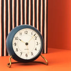 Arne Jacobsen Clocks Station Bordur Ø11 cm petroleum/hvit