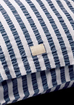 JUNA Bæk&Bølge Lines Putetrekk 63x60 cm mørk blå/hvit DK