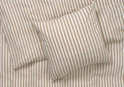 JUNA Bæk&Bølge Lines Sengetøy 140x200 cm sand/hvit NO