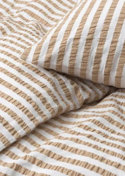 JUNA Bæk&Bølge Lines Sengetøy 140x220 cm sand/hvit NO