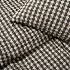 JUNA Bæk&Bølge Sengetøy 150x210 cm svart/sand SE - Kjøp her