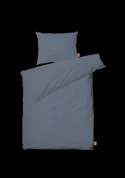 JUNA Cube Sengetøy 150x210 cm støvet blå SE