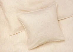 JUNA Monochrome Lines Sengetøy 140x220 cm oker/hvit NO