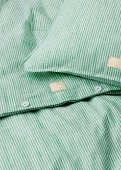 JUNA Monochrome Lines Sengetøy 140x220 cm grønn/hvit NO