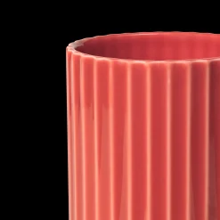 Lyngby Porcelæn Lyngby Vase H15.5 cm rød porselen - Kjøp nå