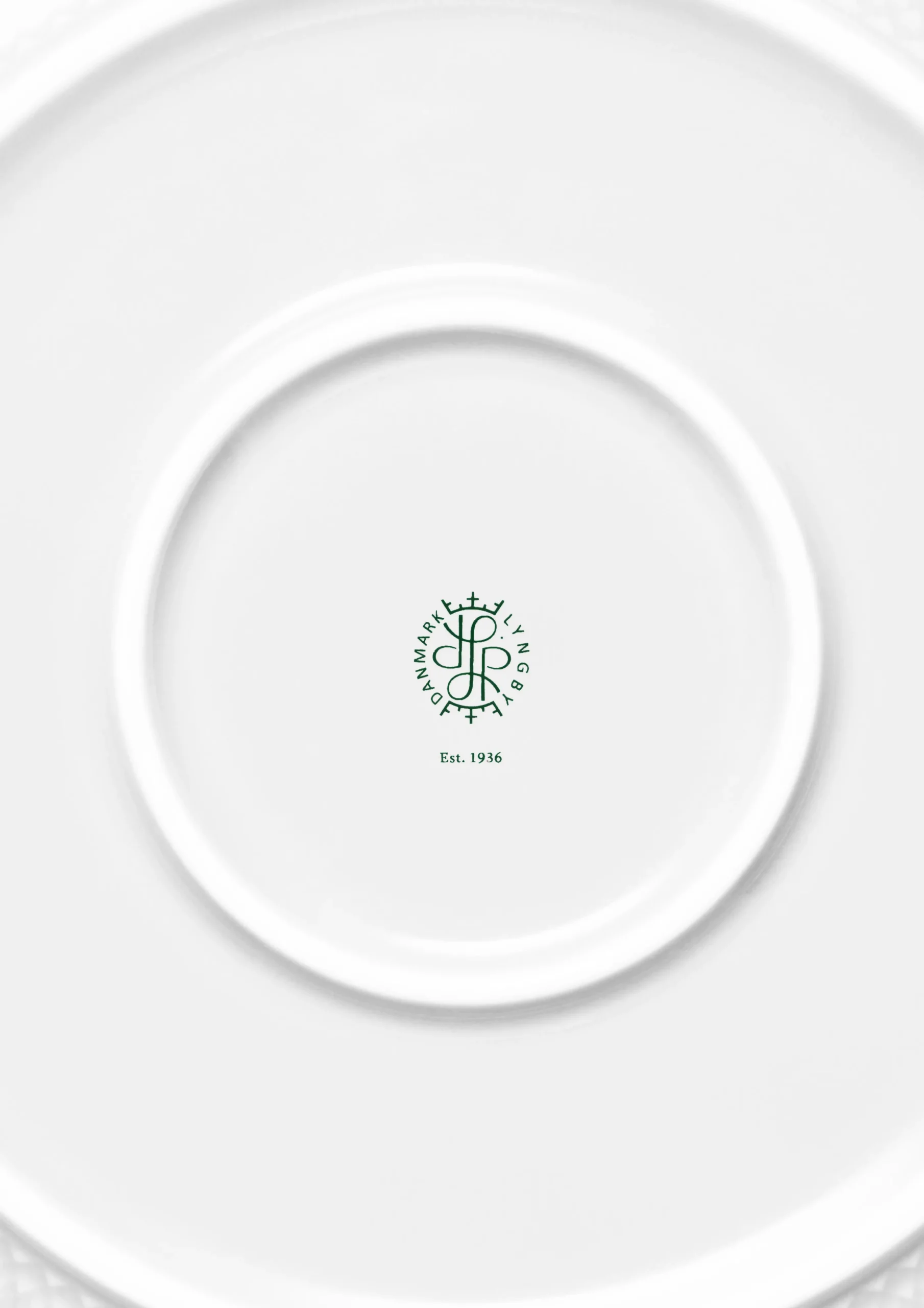 Lyngby Porcelæn Rhombe Serveringsskål Ø28 cm hvit - Kjøp nå